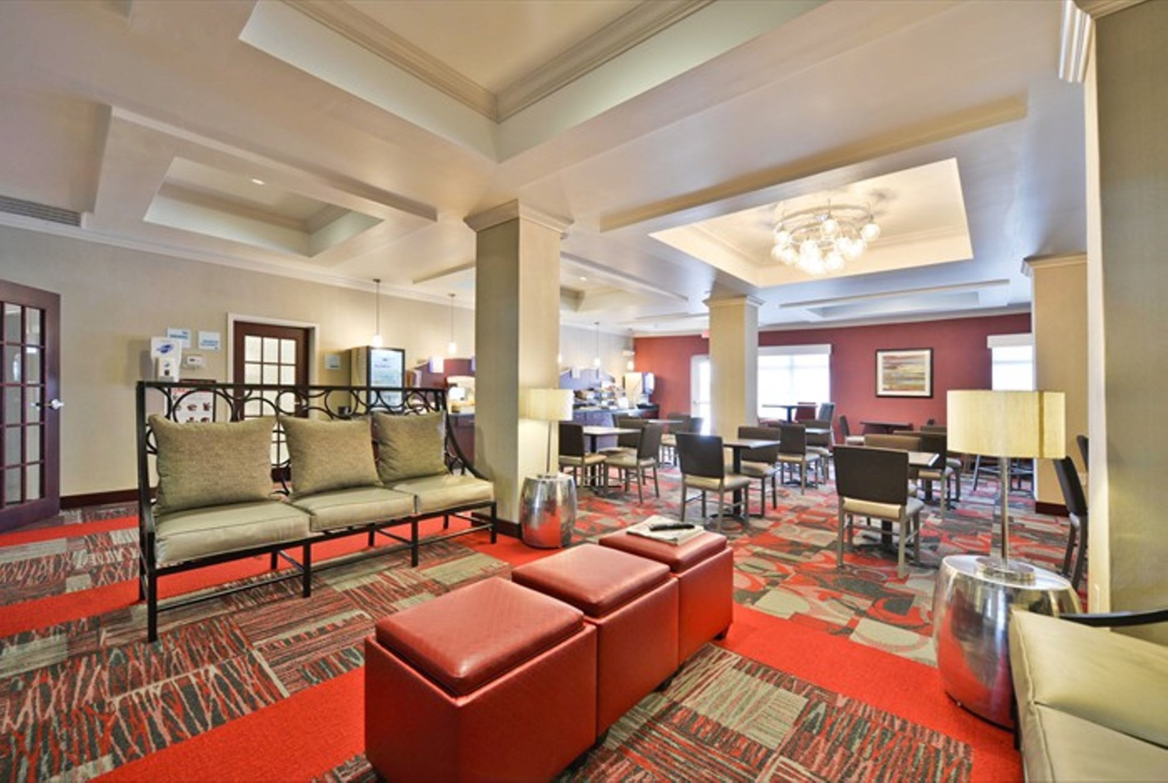 Holiday Inn Express Hotel Amp Suites Utica 36/58