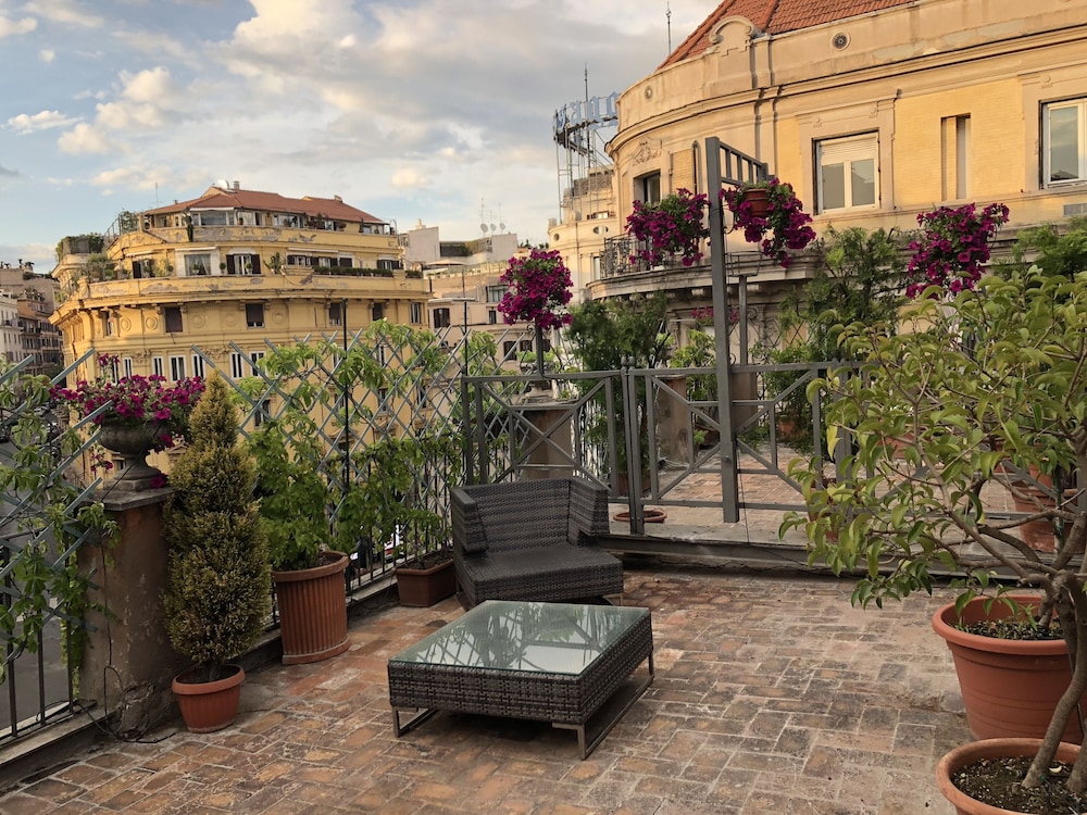 Giuturna Boutique Hotel 47/73
