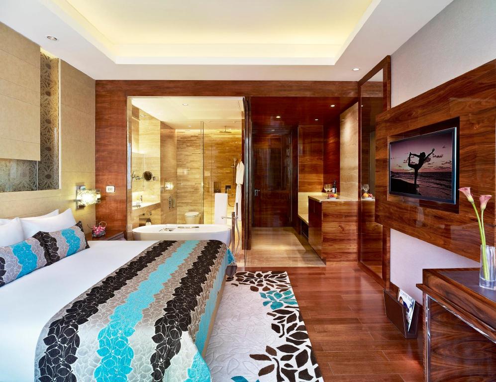 Taj Club, Spa, King Bed