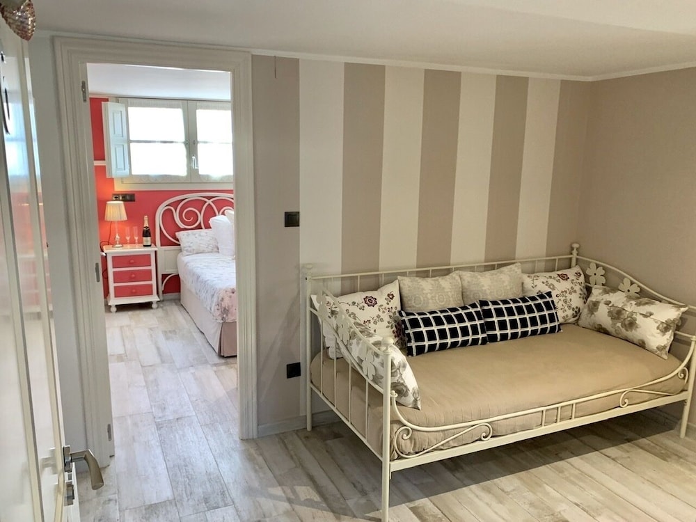 Suites con Jacuzzi Santillana 24/45