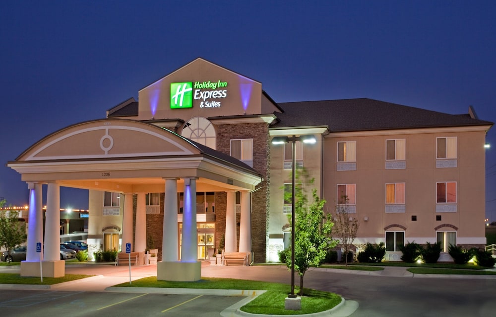Holiday Inn Express Hotel And Suites Wichita Airport 3/58