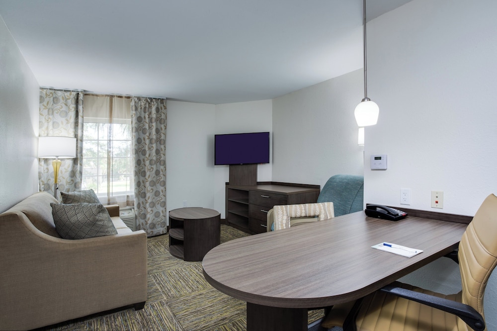 Candlewood Suites Ft. Lauderdale Airport Cruise 44/62