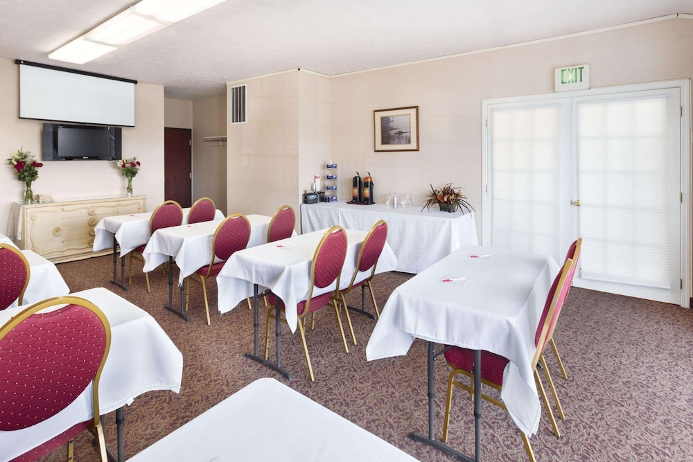 Ramada By Wyndham Moses Lake 41/54