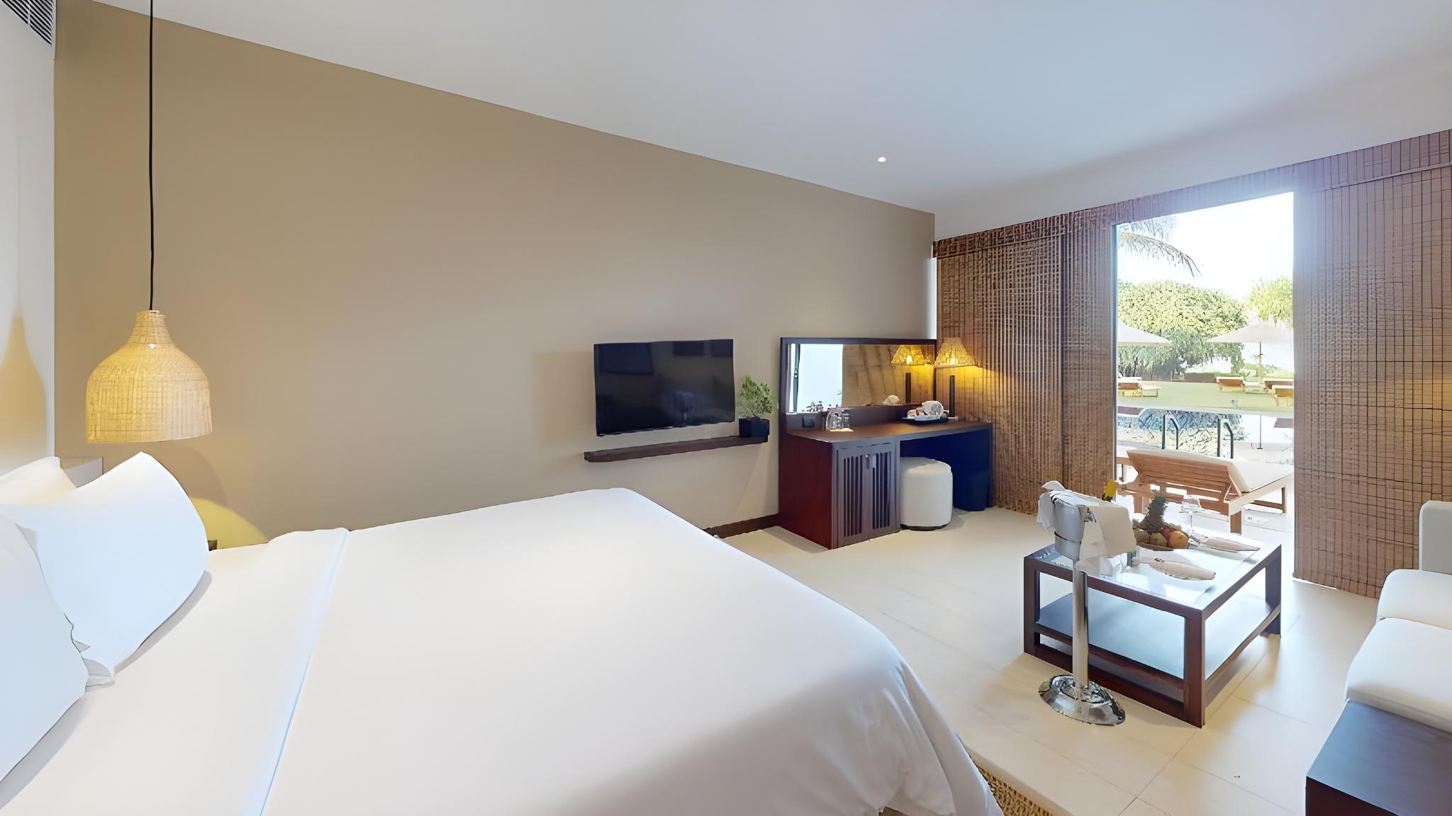 Surf, King Bed, Sea View, with Pool