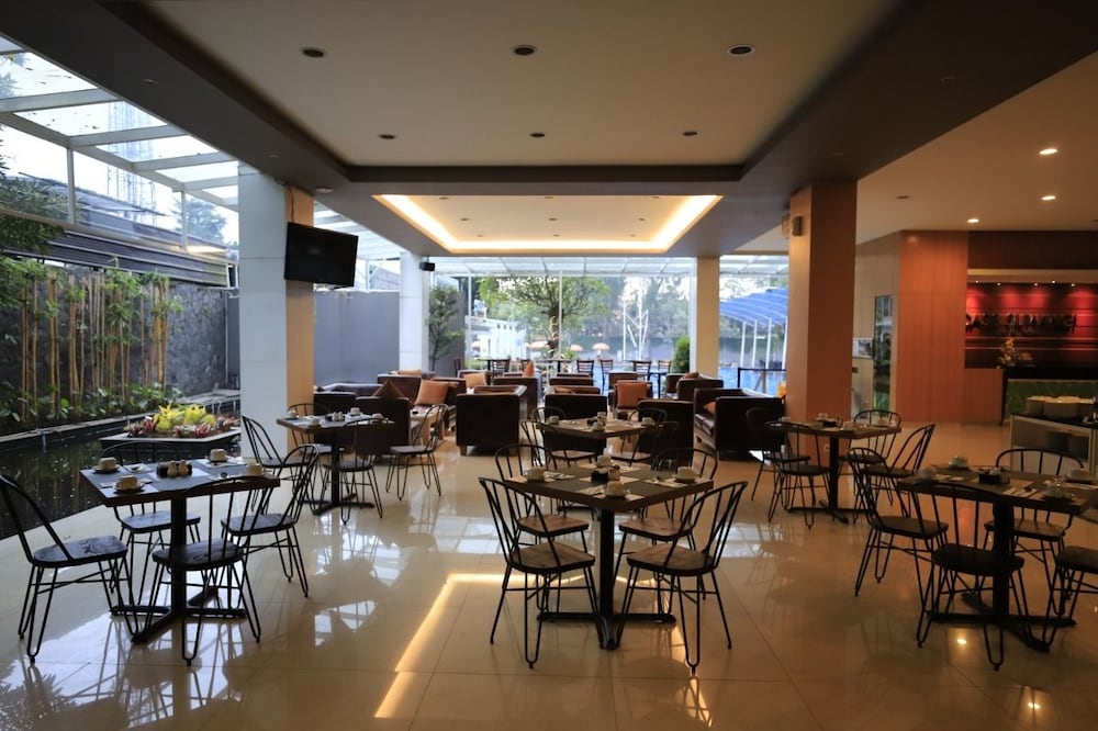 Oasis Siliwangi Sport Hotel 35/48