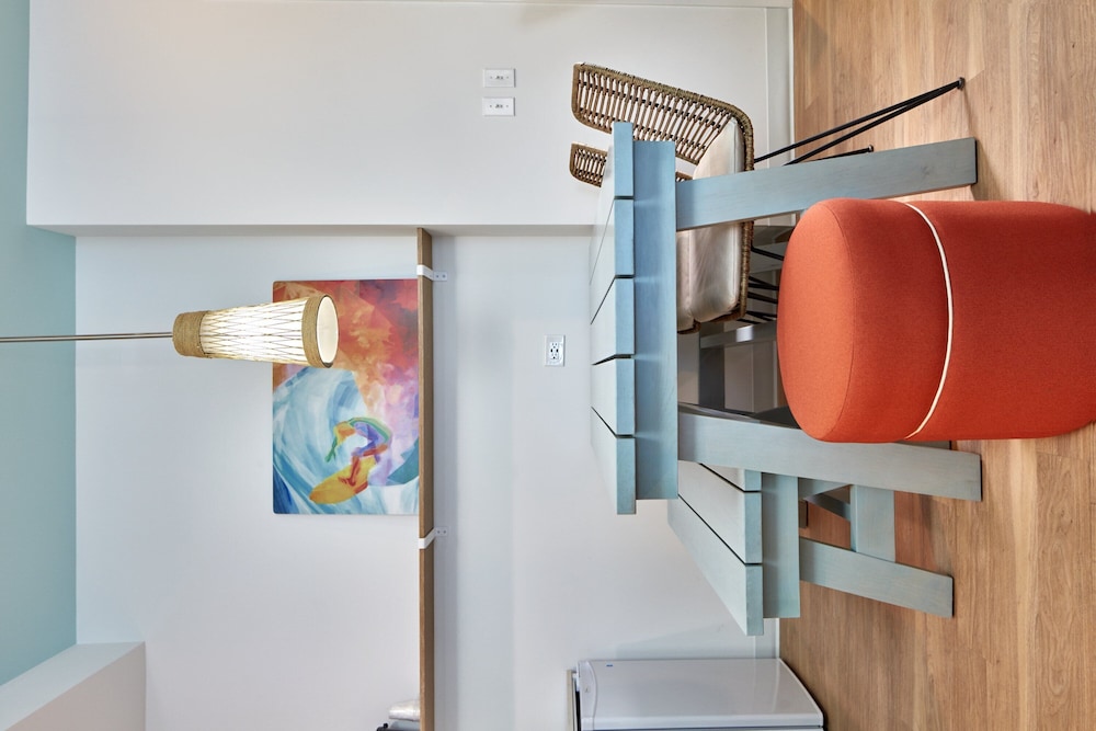 Universal's Endless Summer Resort - Surfside Inn and Suites 21/40