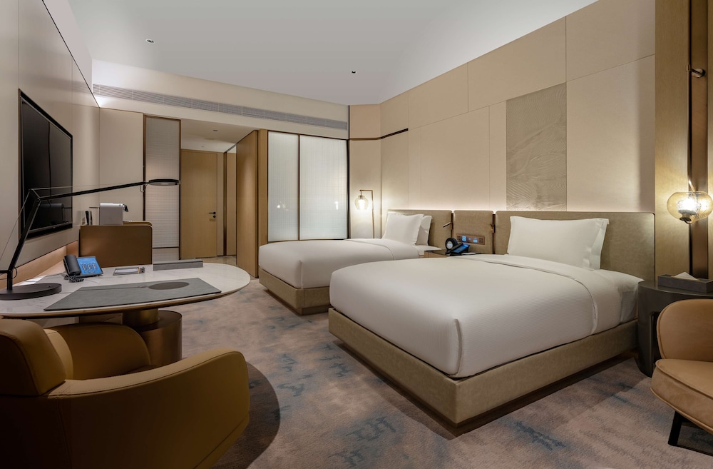 DELUXE, EXECUTIVE, TWIN BEDS