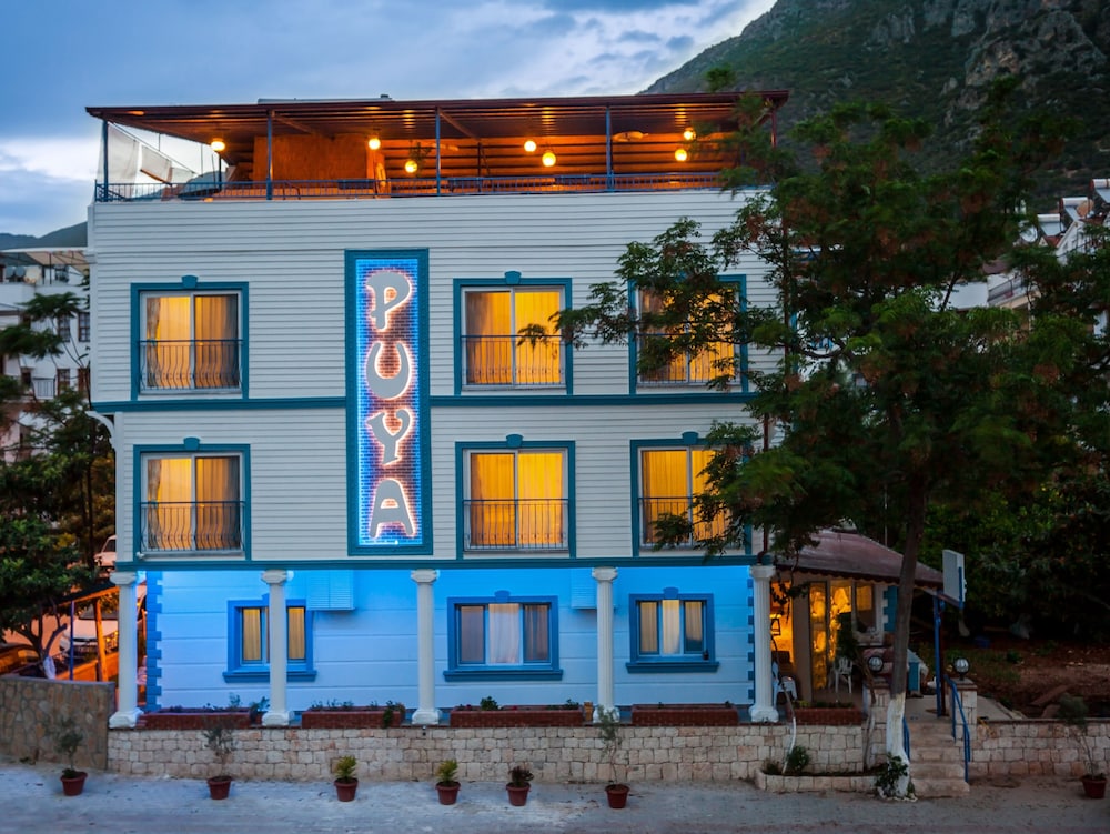 Puya Hotel 3/26