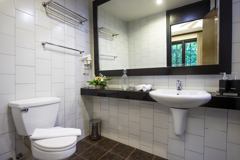 The Lokal Hotel Phuket 34/37