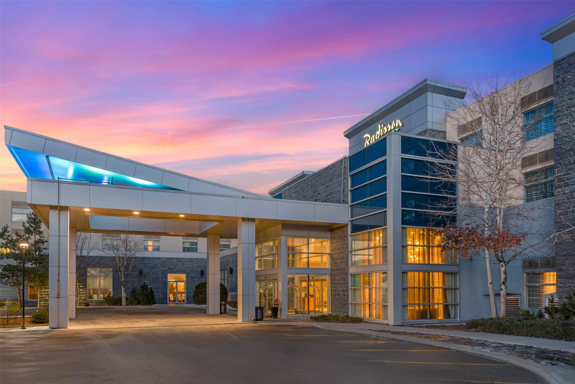 Radisson Hotel & Conference Centre Calgary Airport 77/78