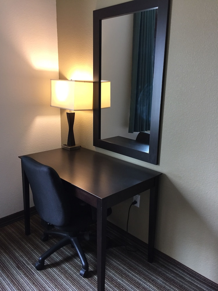 Super 8 By Wyndham Brenham TX 31/33