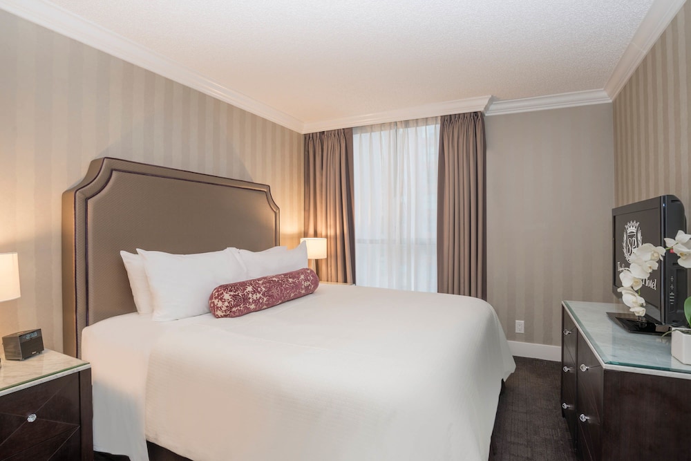 La Grande Residence at the Sutton Place Hotel 12/45