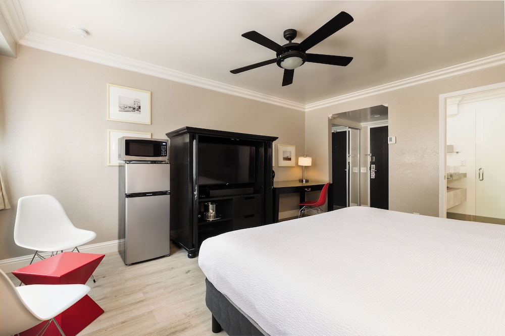 Inn At Highway 1 23/61