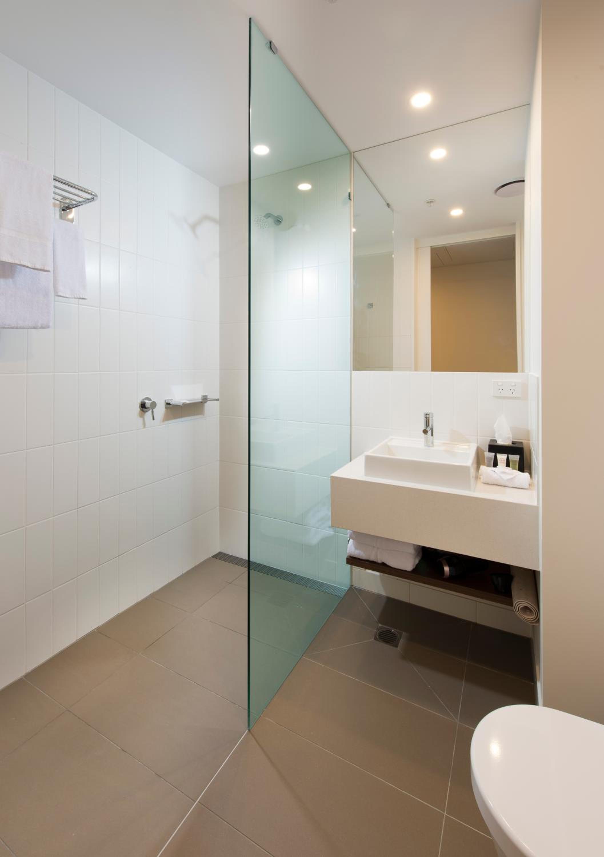 غرفة قياسية بسرير كينج وسرير كوين، ibis Brisbane Airport Hotel 4/5