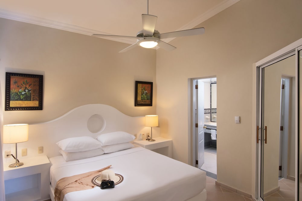 Lifestyle Crown Residence Suites 17/52