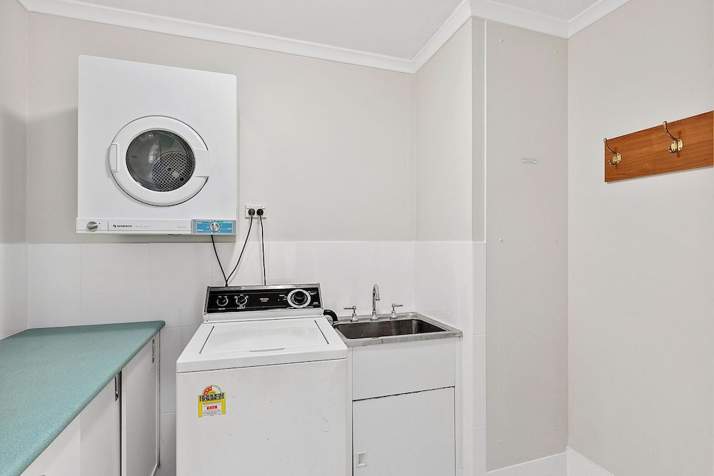 WHITE CREST LUXURY APARTMENTS 6/50