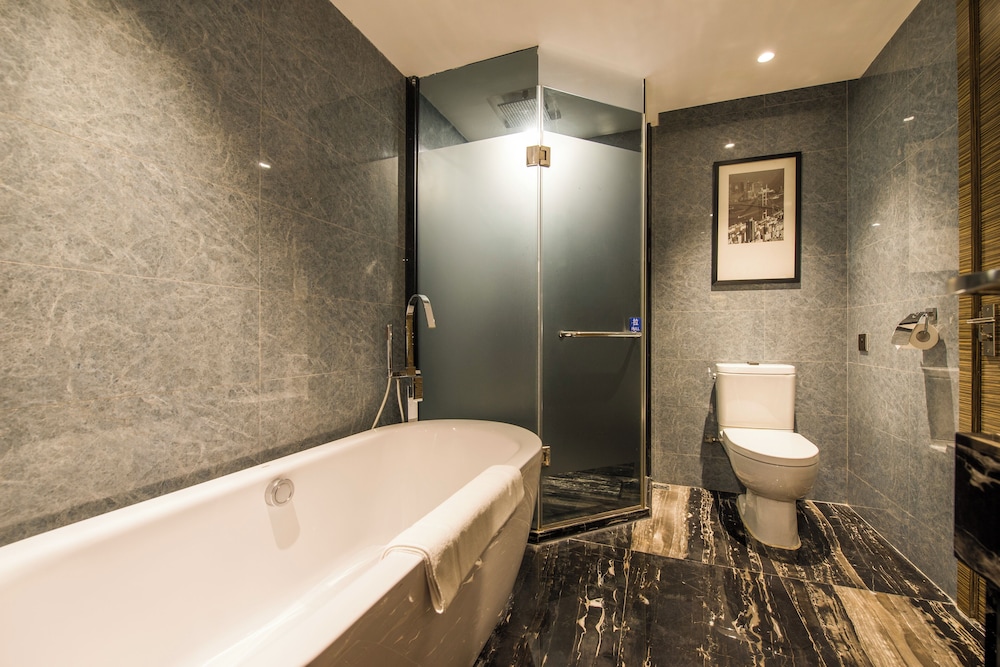 La Perle International Hotel 50/50