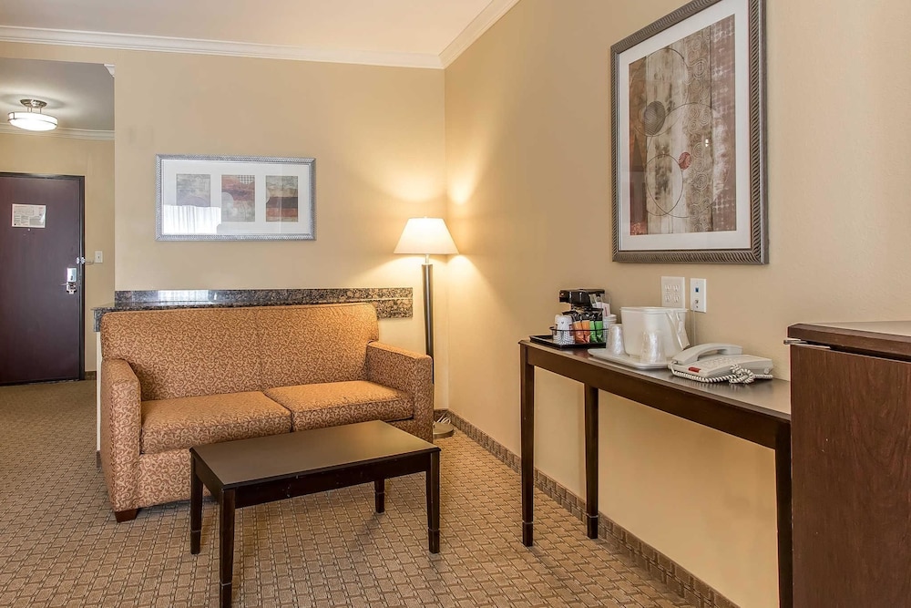 Comfort Suites Lawton Near Fort Sill 40/56