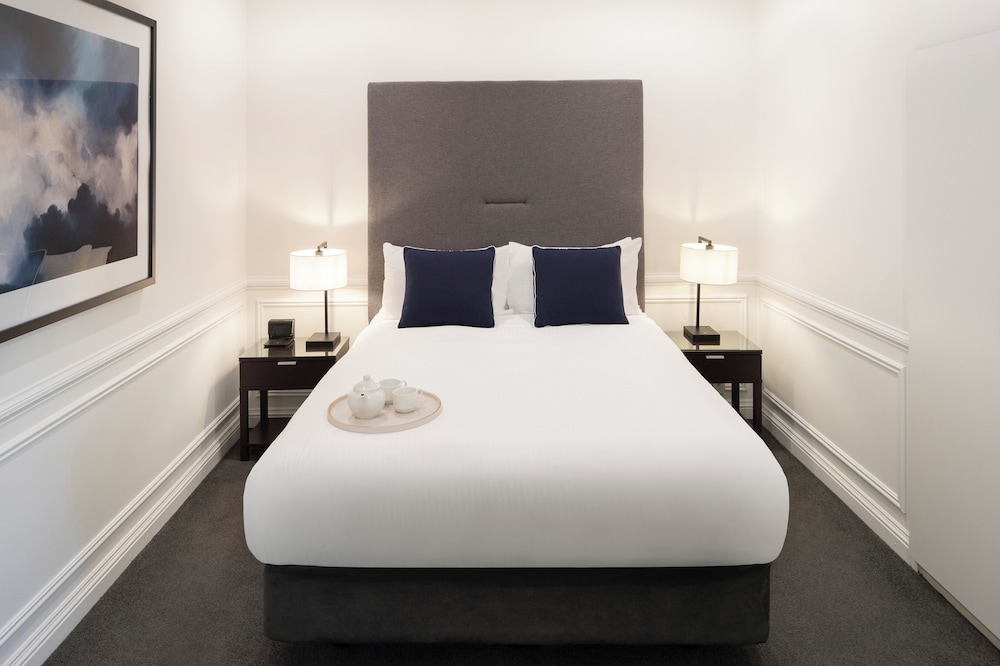 LODGE, SUITE
