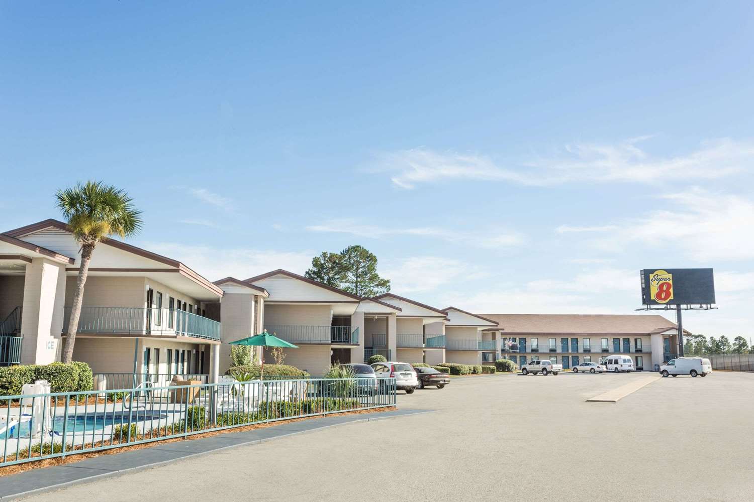 Super 8 By Wyndham Adel 2/10