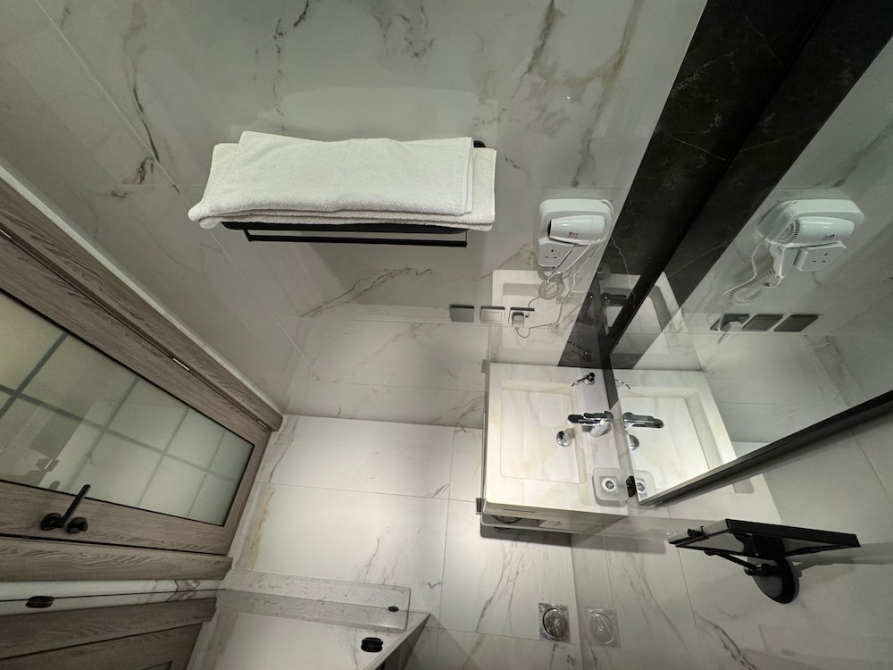 ثلاثة وستون أجنحة فندقية(Sixty Three Hotel) 46/50