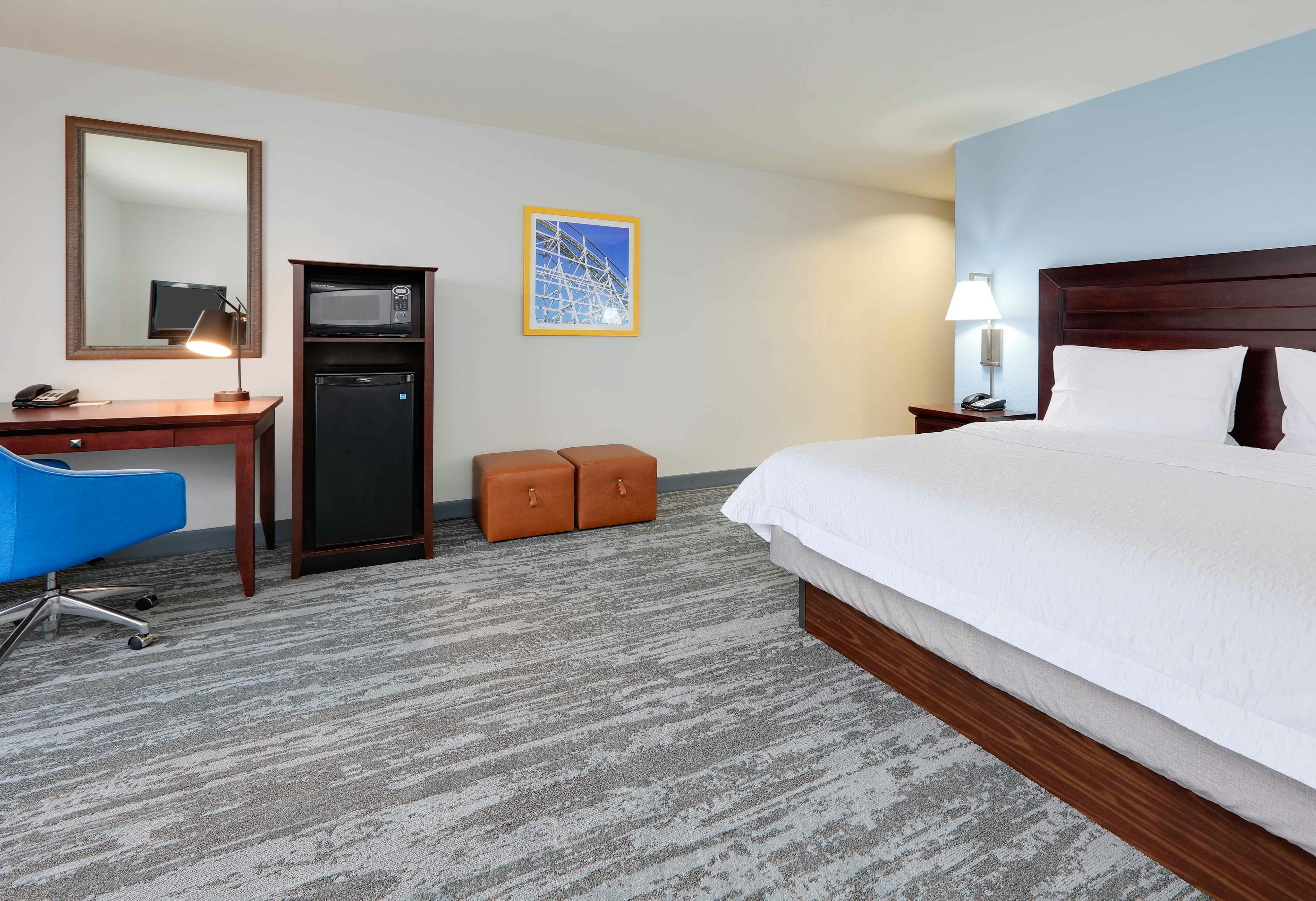 ROOM, KING BED