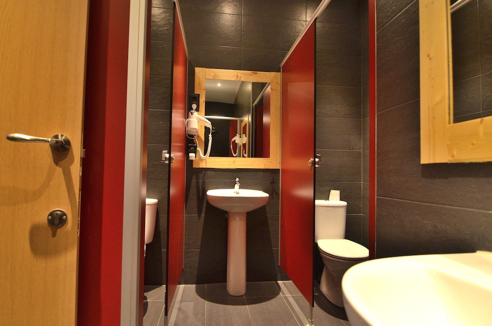 FEMALE DORM, FEMALE ONLY, PRIVATE BATHROOM