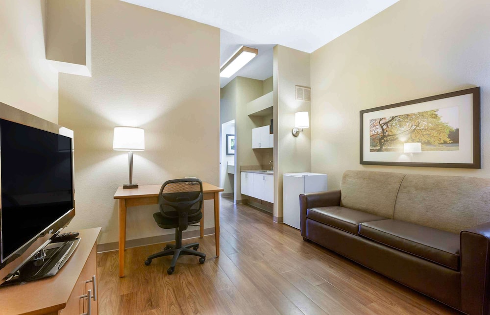 Studio 6 Extended Stay Findlay Tiffin Avenue OH 28/50