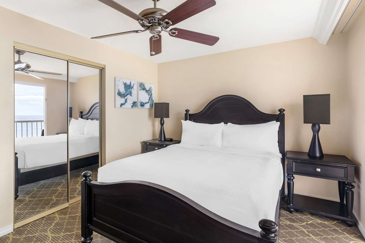 2 Bedrooms, Suite, King Bed, Ocean Front