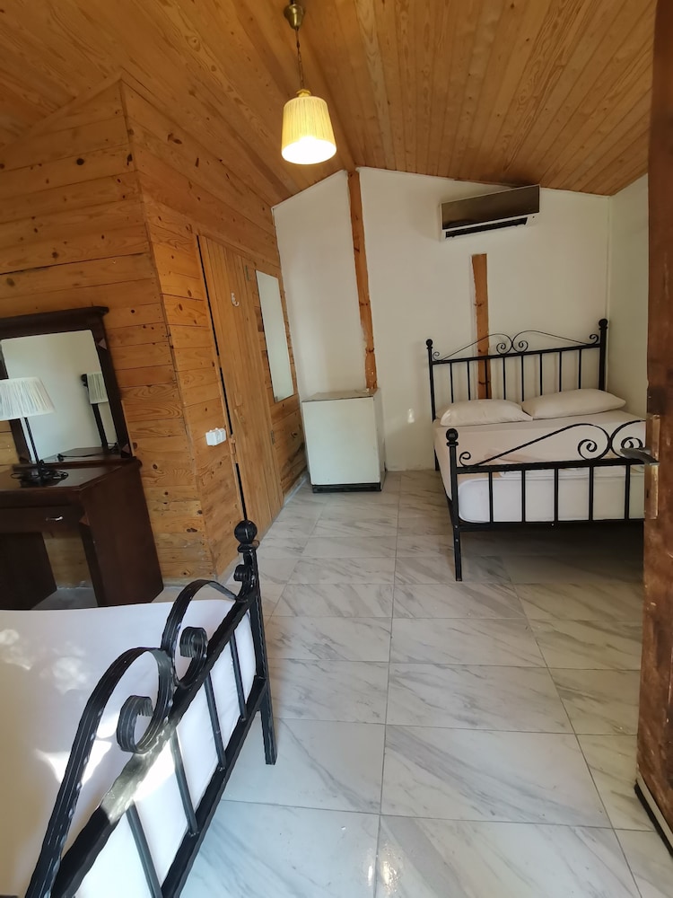 Pitos Bungalows 9/50