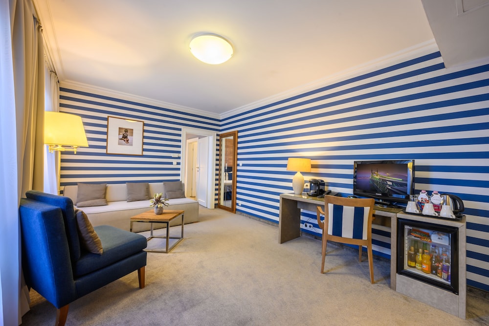 Ambra Hotel 53/61