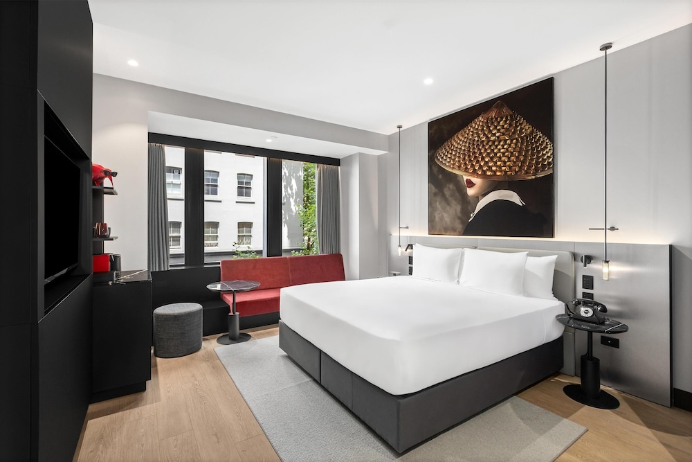 Standard, Radisson RED Auckland 3/10