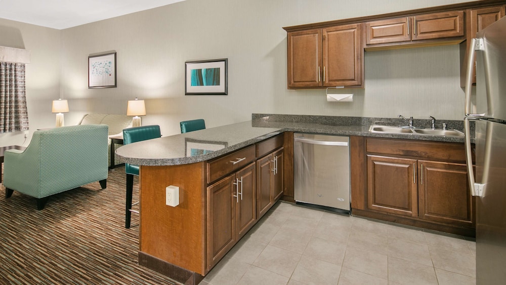 Best Western Plus Gallup Inn And Suites 8/37