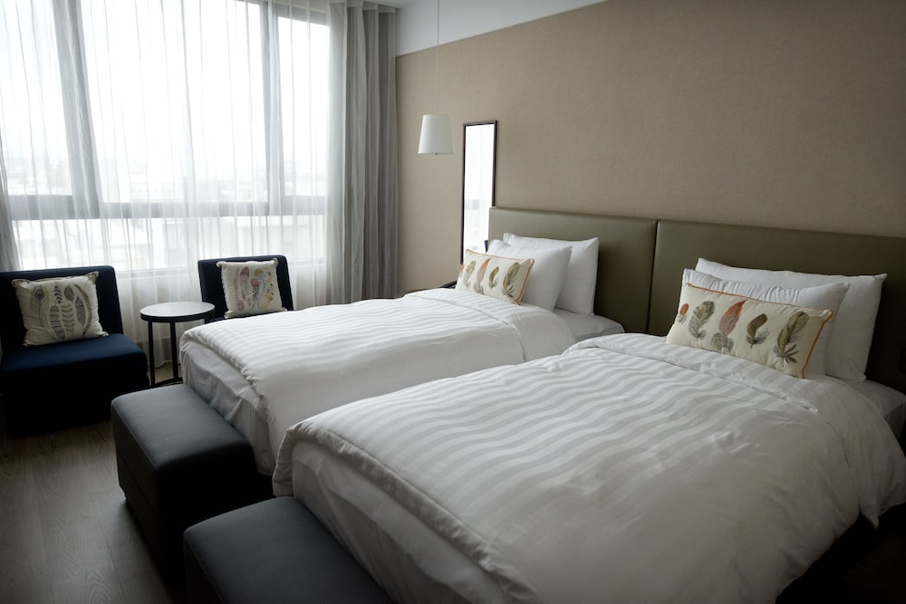 DELUXE, TWIN BEDS