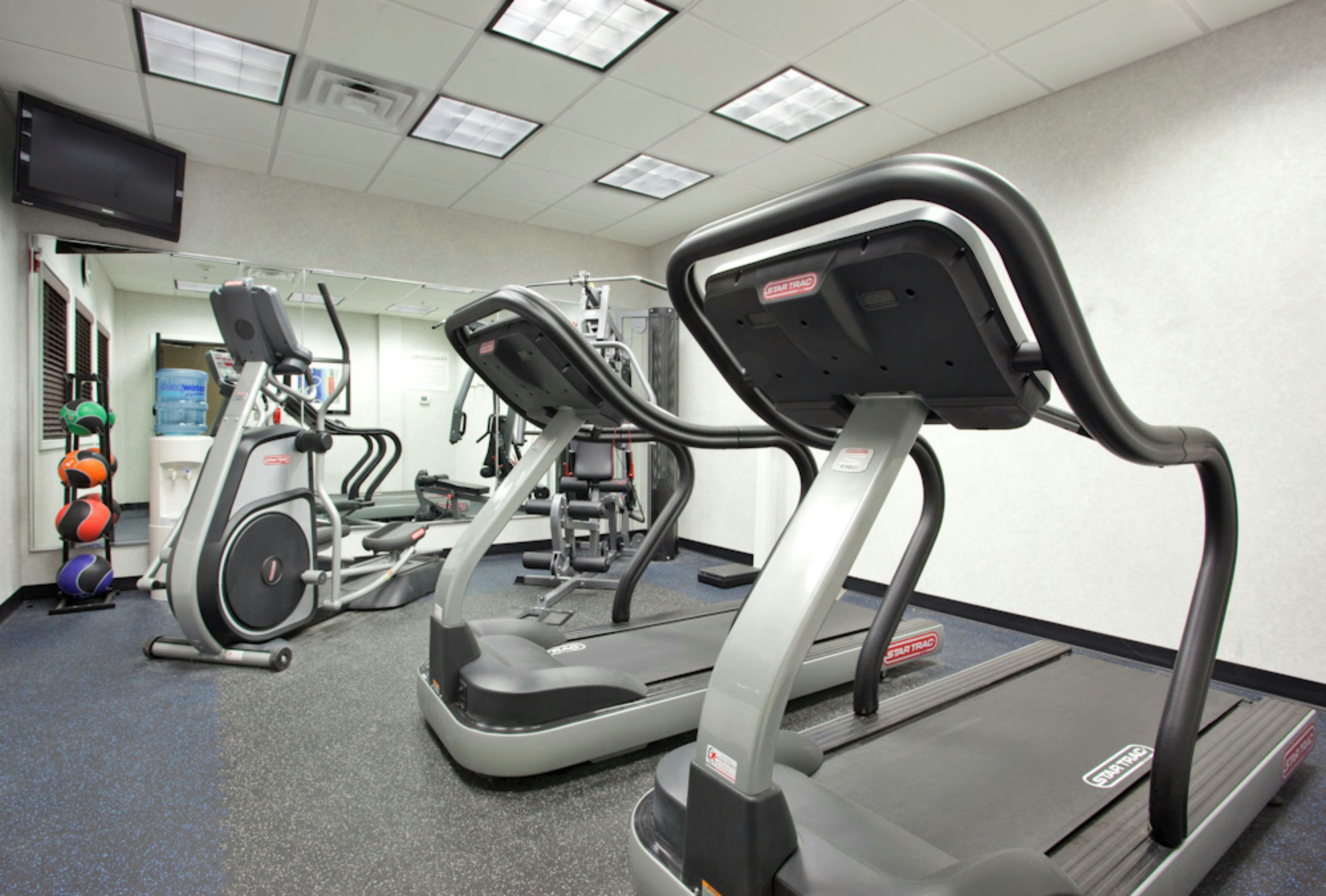Holiday Inn Express Hotel Suites New Philadelphia 38/66
