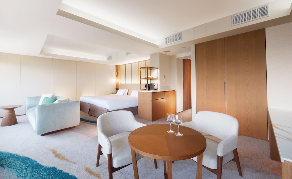 Toba Hotel International (ex. Toba Kokusai Hotel) 30/50