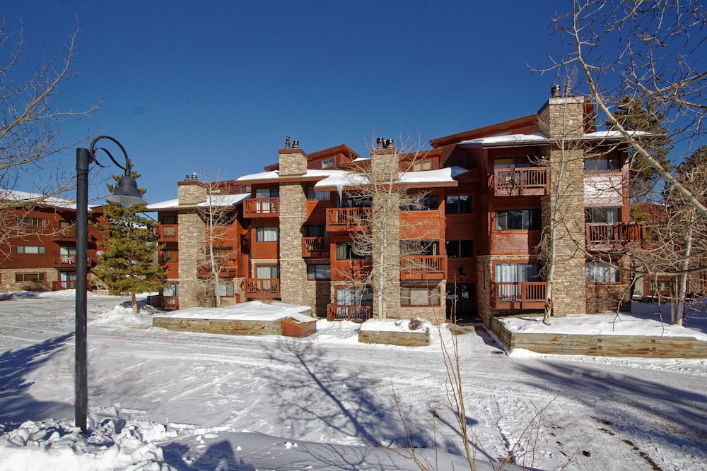 Pine Ridge Condominiums 3/50