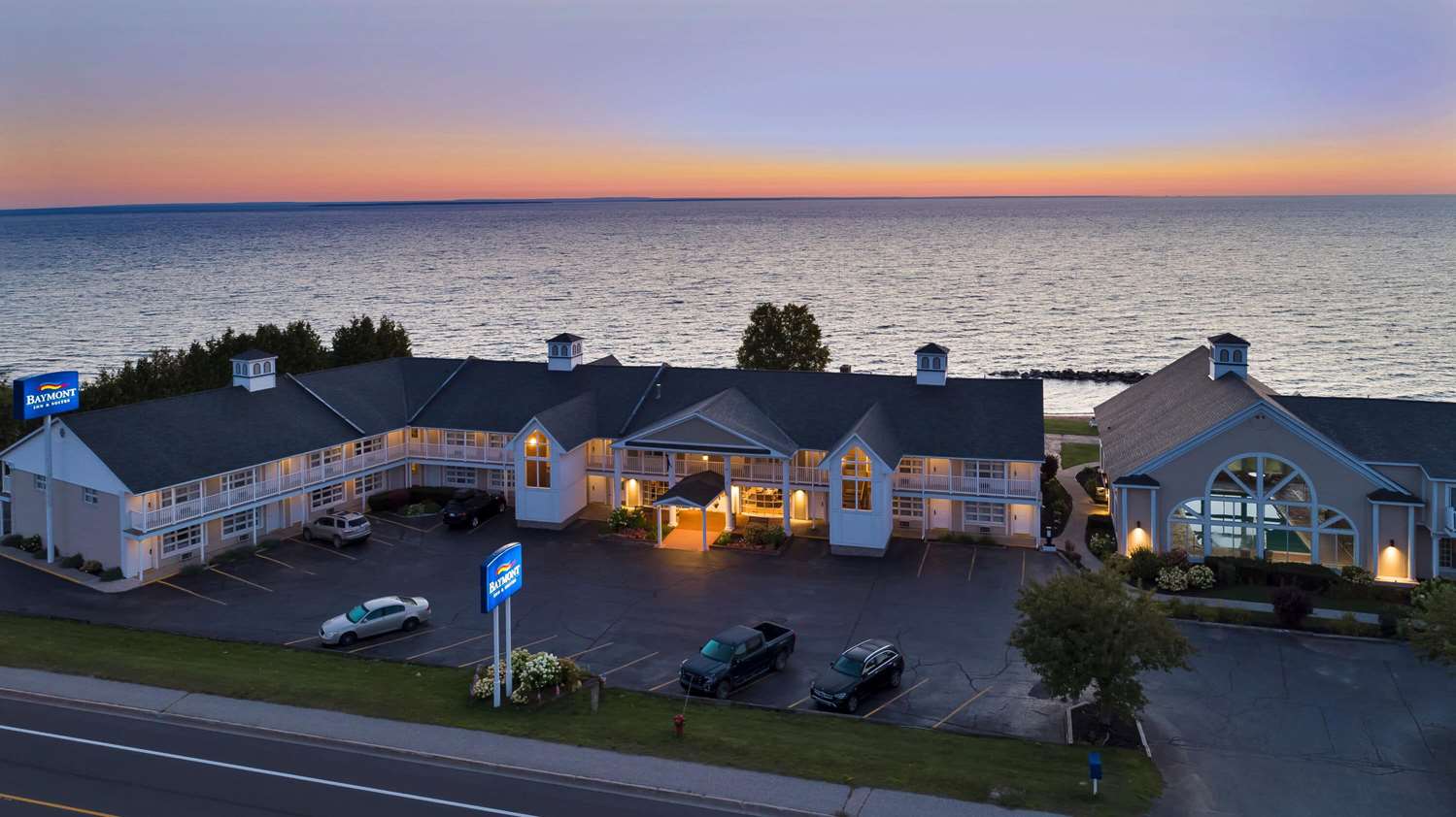 Baymont by Wyndham St. Ignace Lakefront 49/54