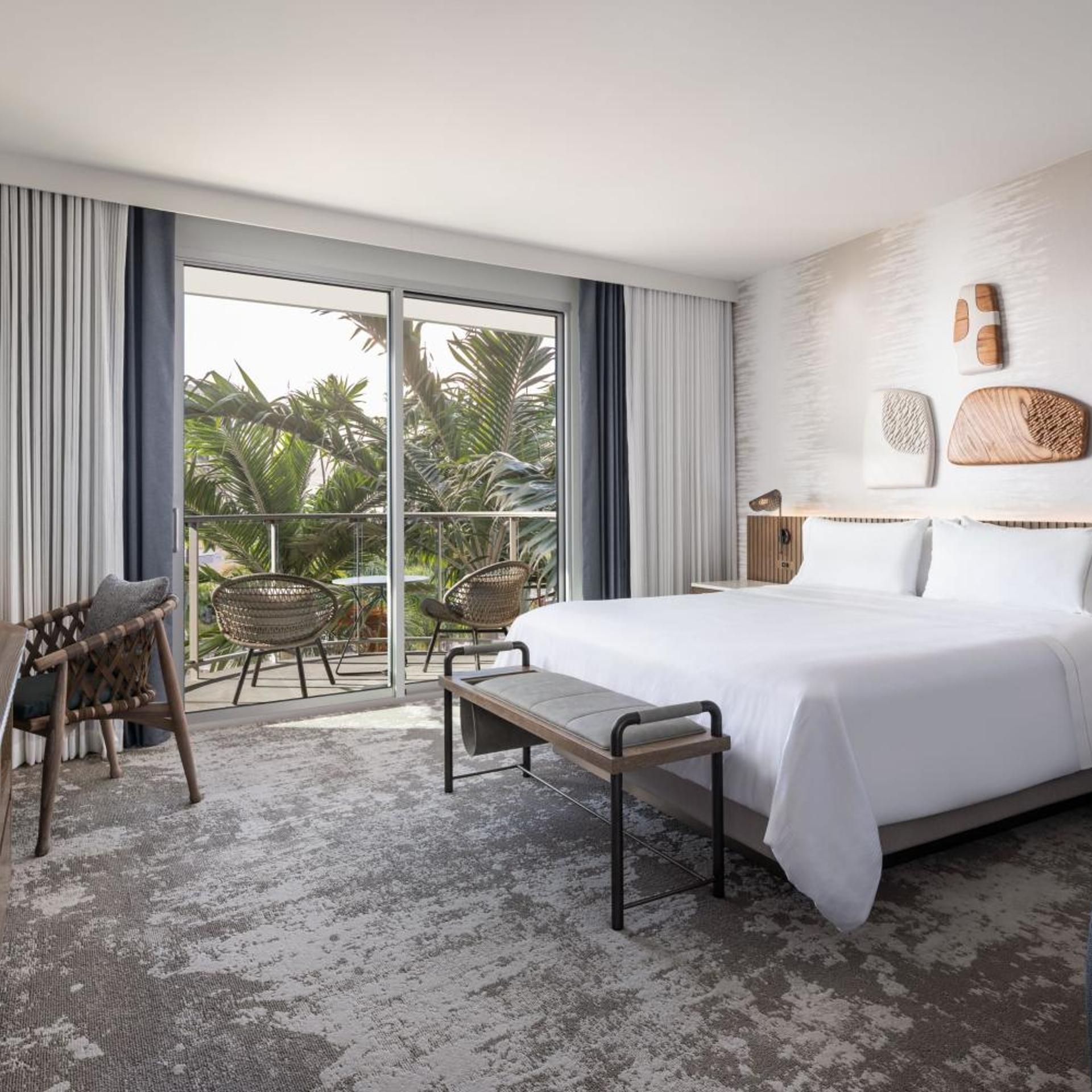 Room, King Bed, Resort View, Accessible