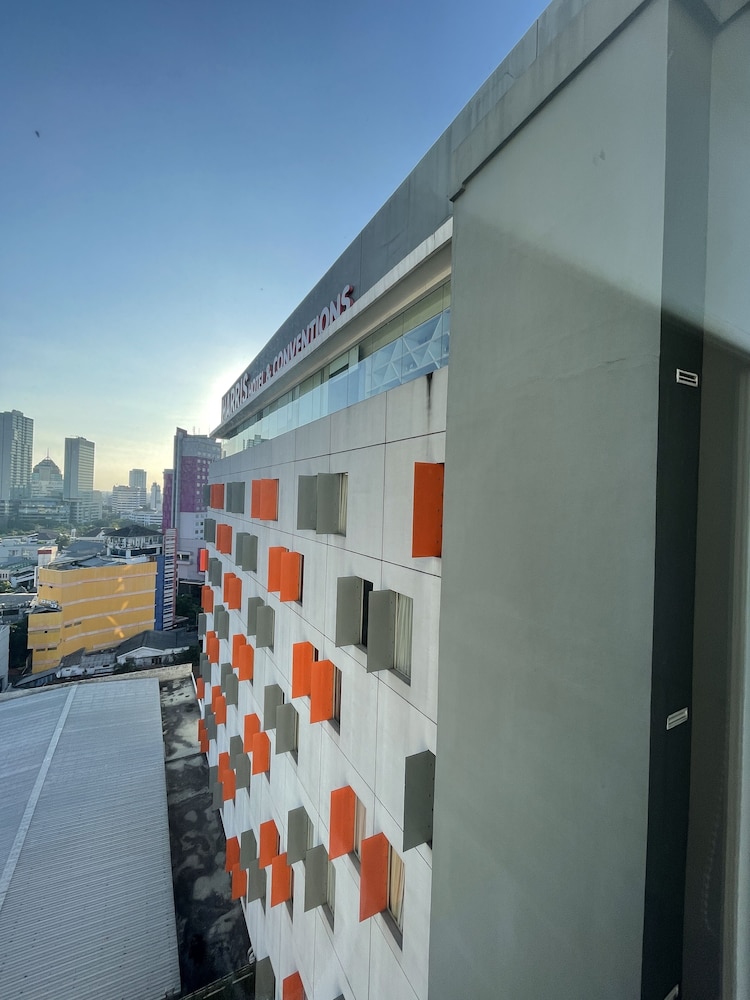 Harris Hotel & Convention Gubeng in SURABAYA