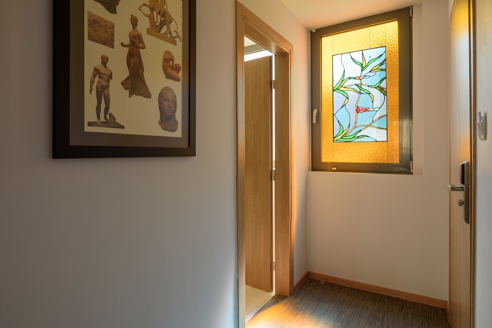 Fos Downtown Suites 26/50