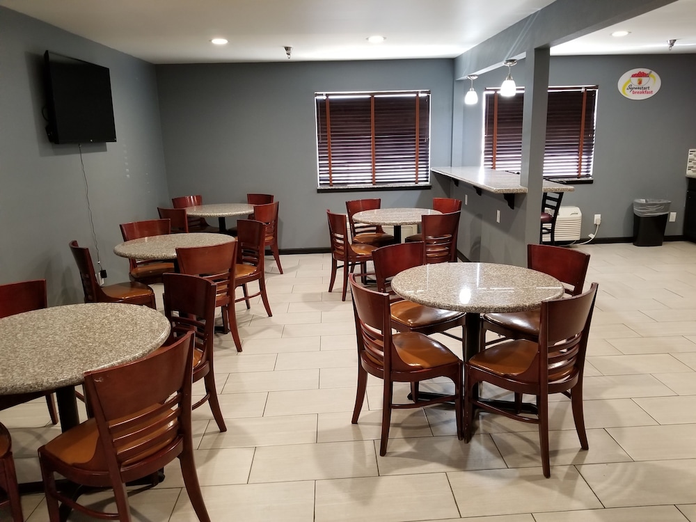 Super 8 by Wyndham Fort Collins 33/41