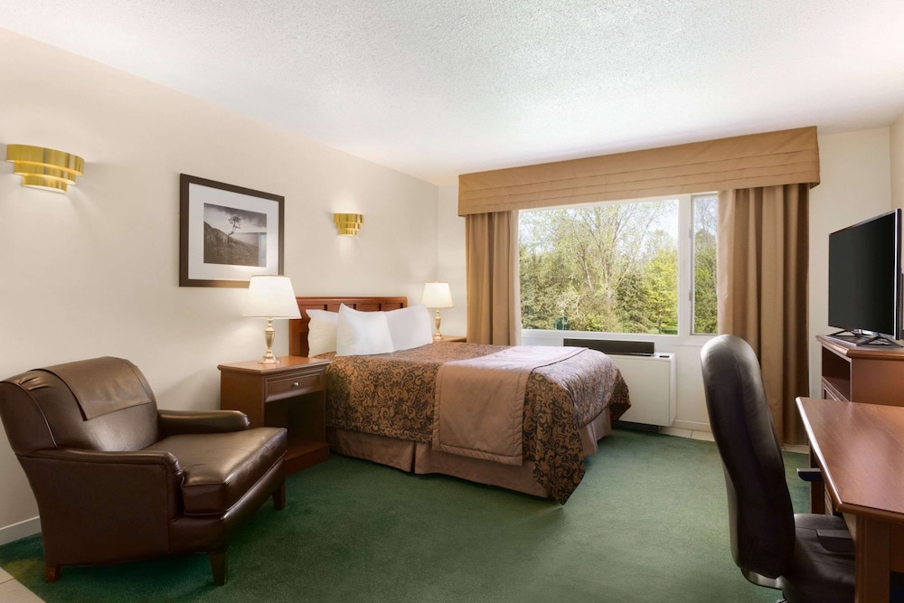 Travelodge By Wyndham Simcoe 16/50