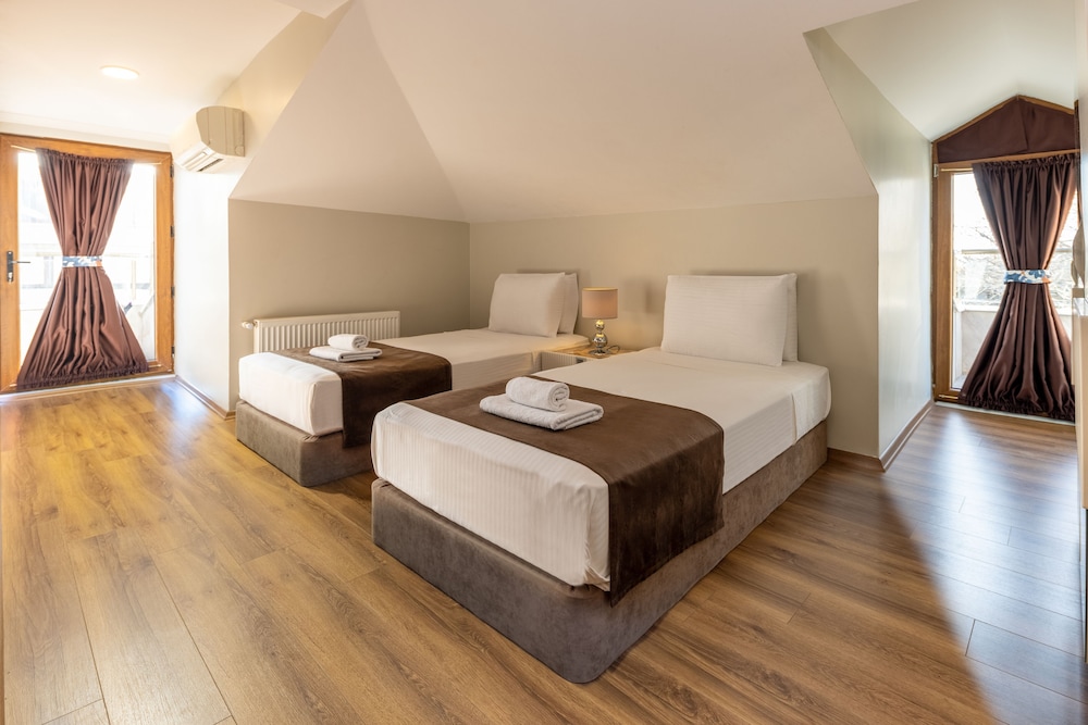 3 BEDROOMS, LUXURY, APARTMENT, POOL VIEW, TERRACE