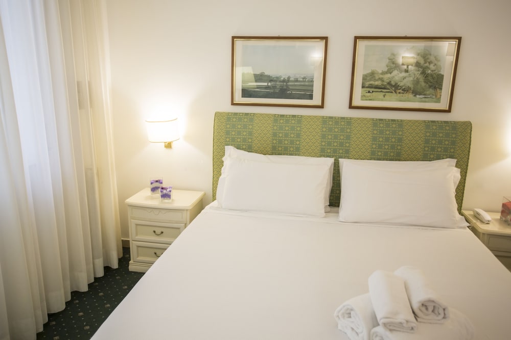 Napoleon Hotel 6/64