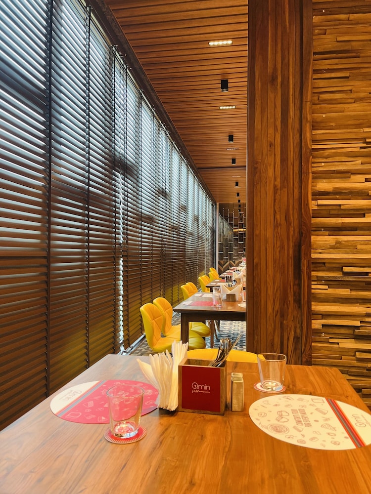 Ginger Mumbai Goregaon 27/40