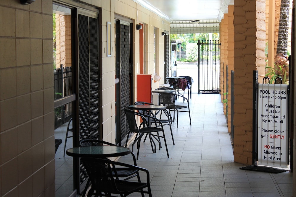 Oasis Inn Apartments 44/60
