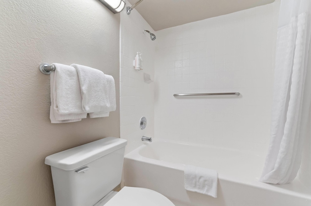 غرفة قياسية بسريرين كوين، Days Inn by Wyndham Buena Park 9/9
