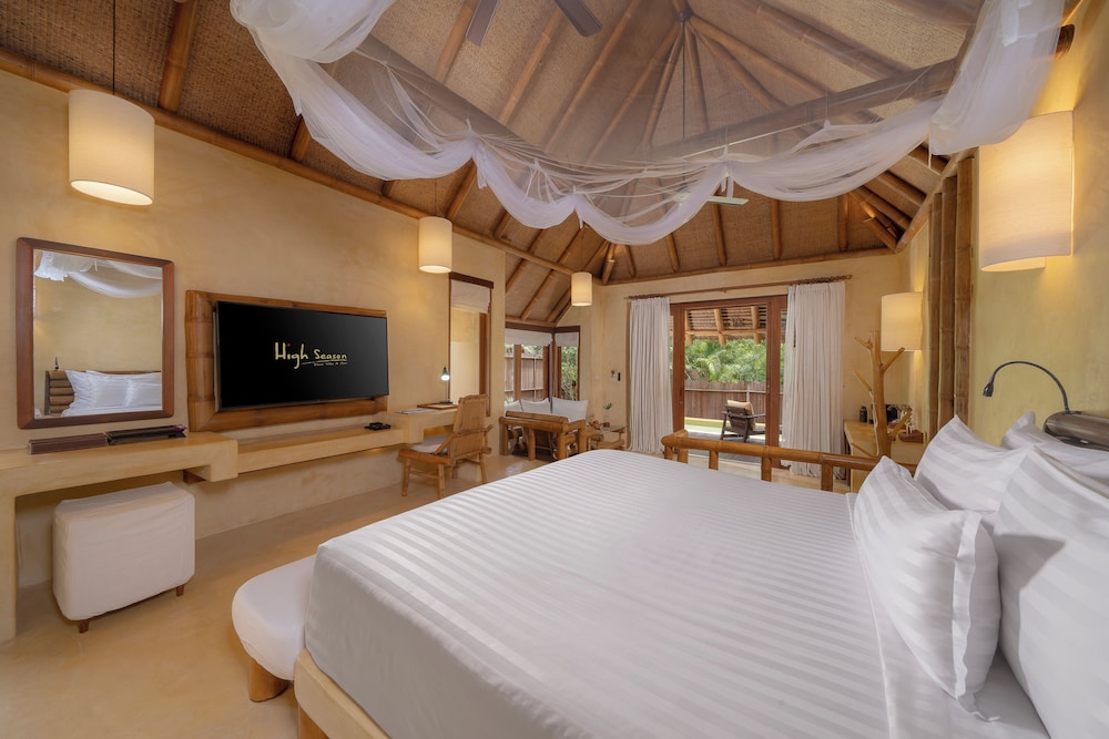 High Season Pool Villa Spa 19/56