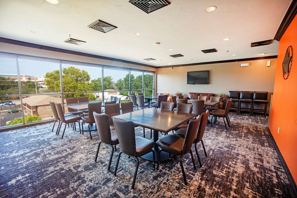 Best Western Plus Cimarron Hotel & Suites 36/41